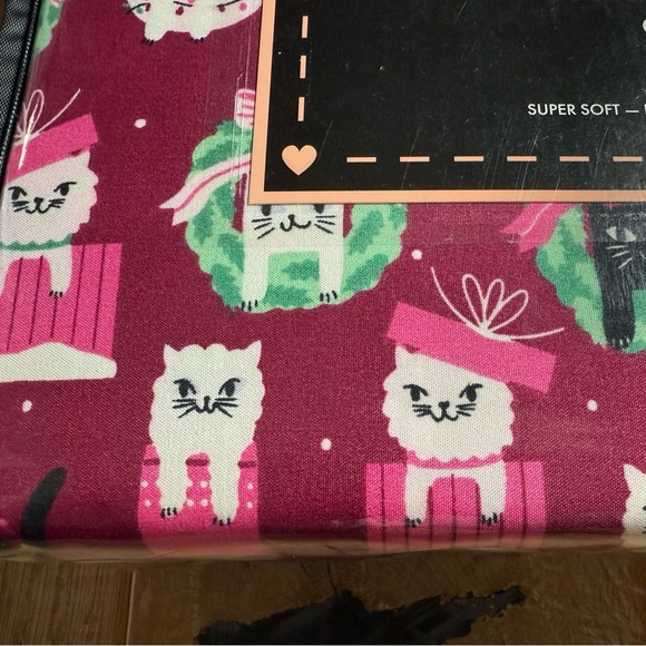 Betsey Johnson Holiday Cats Queen 4 Piece Sheet Set Christmas Bedding NWT - Picture 7 of 9
